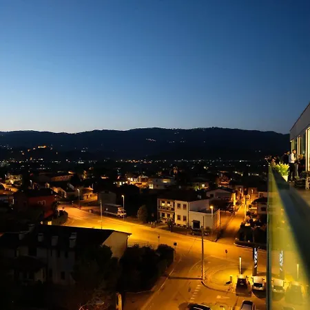 Ξενοδοχείο Le 4*