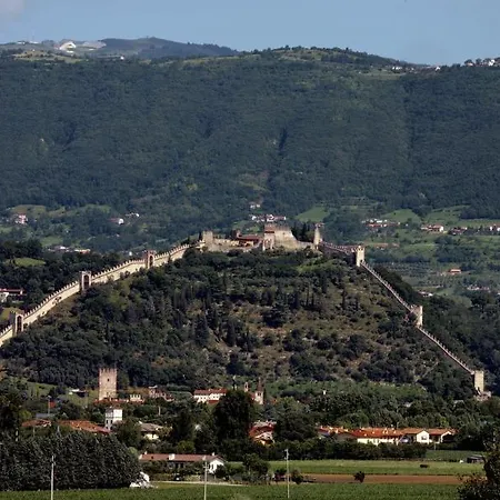 Ξενοδοχείο Le 4*