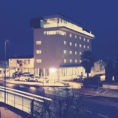 Le Hotel 4*